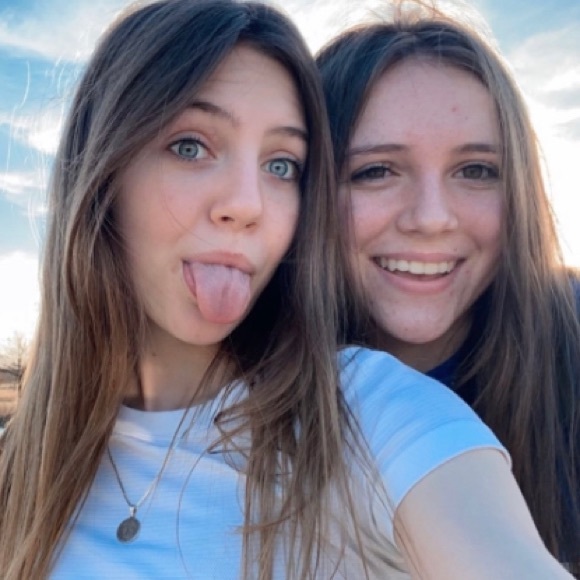 Meet your Posher, Ava - Picture 1 of 1